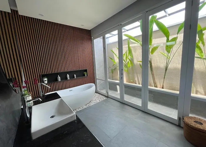 Arty Bali Villa *